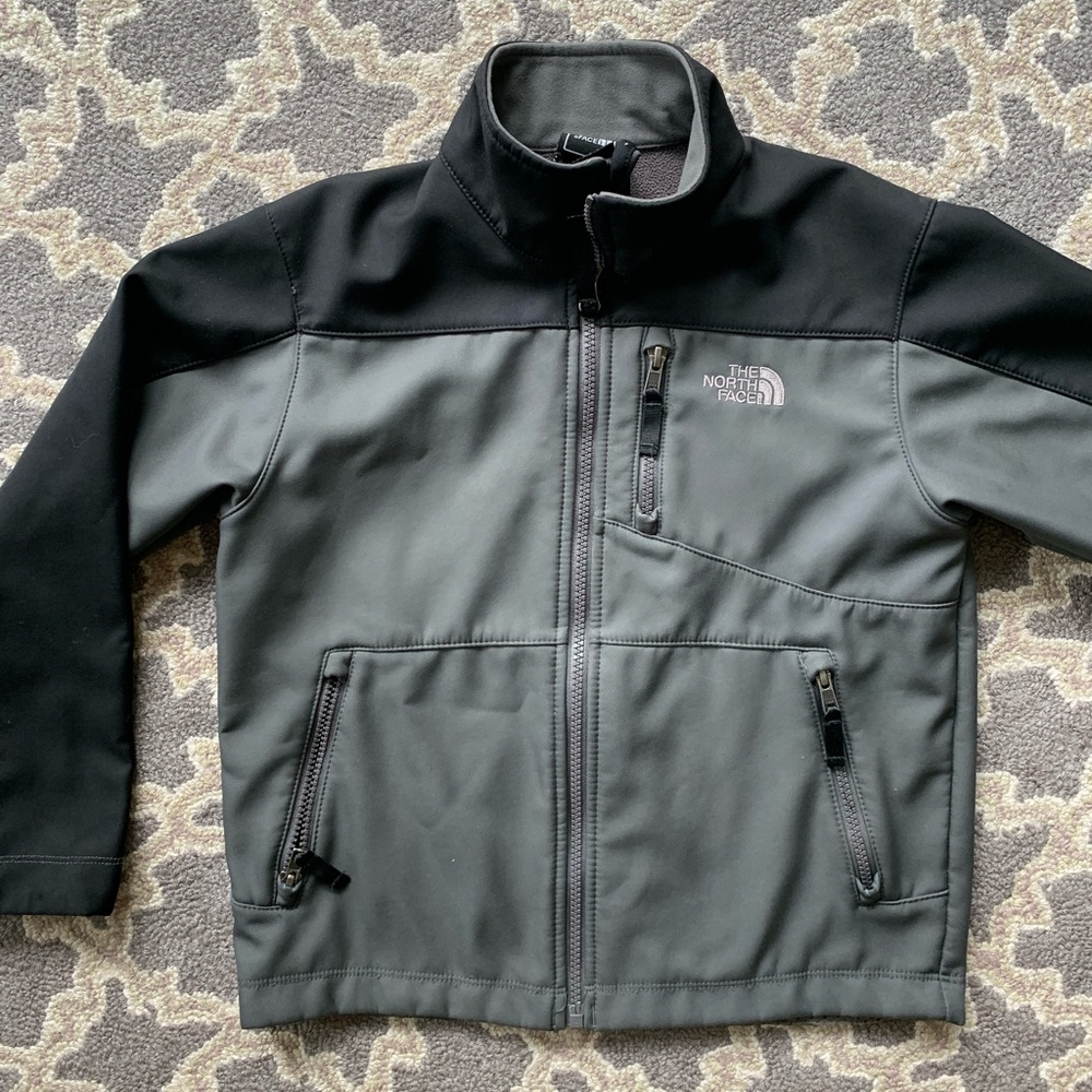 The North Face boys jacket size small 7/8